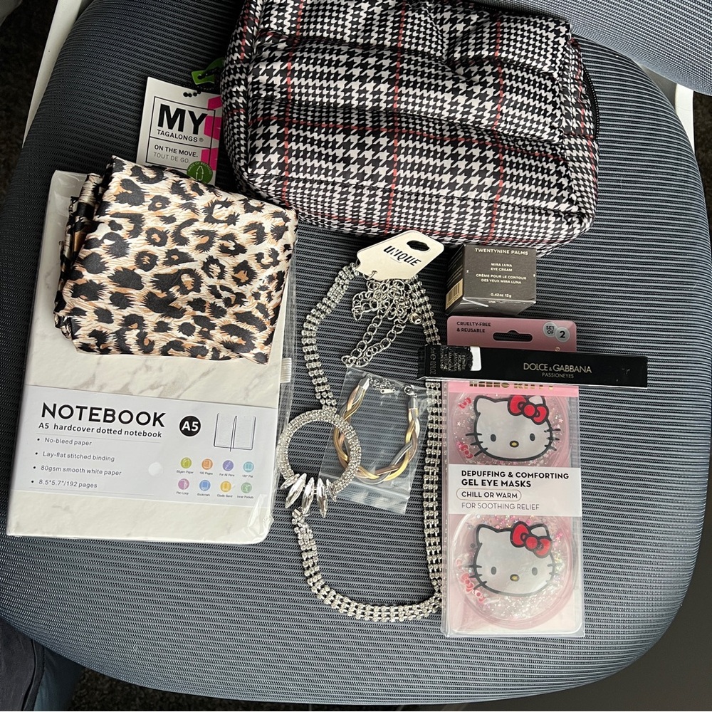 Beauty Bundle Set - Picture 2 of 4